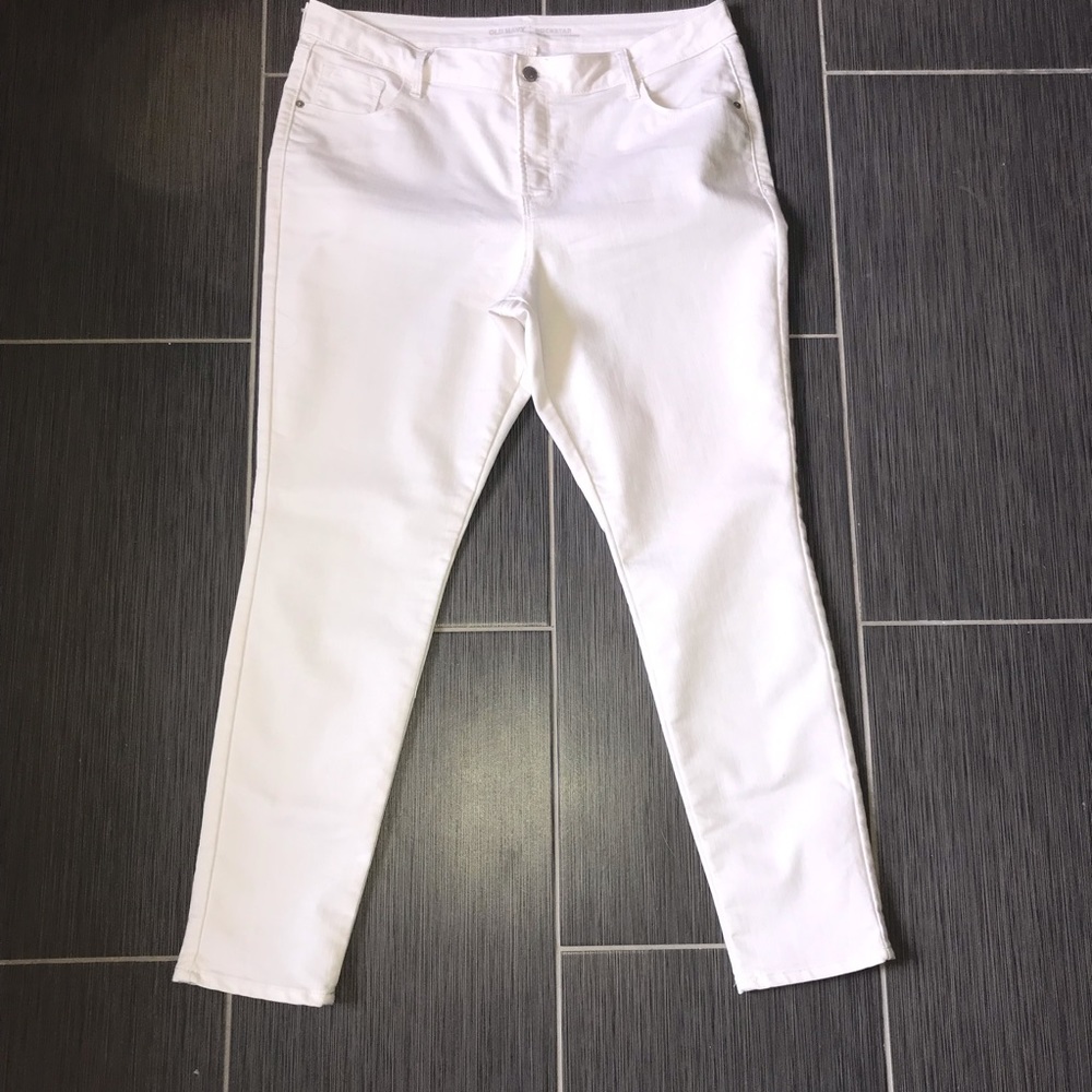 Old Navy Rockstar Mid Rise White skinny jeans
